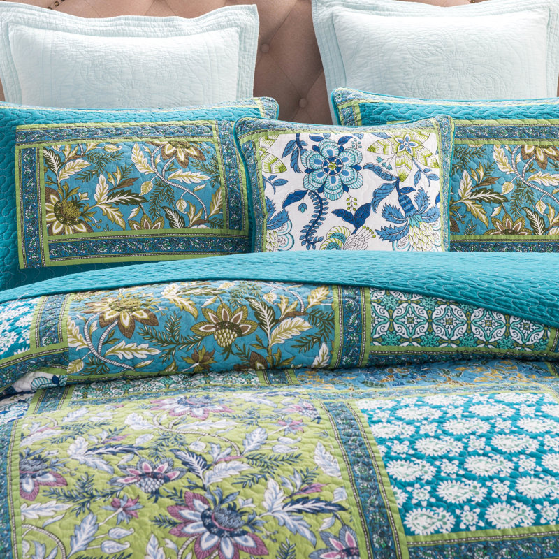 DaDa Bedding Greek Mediterranean Fountain Reversible Quilt Set